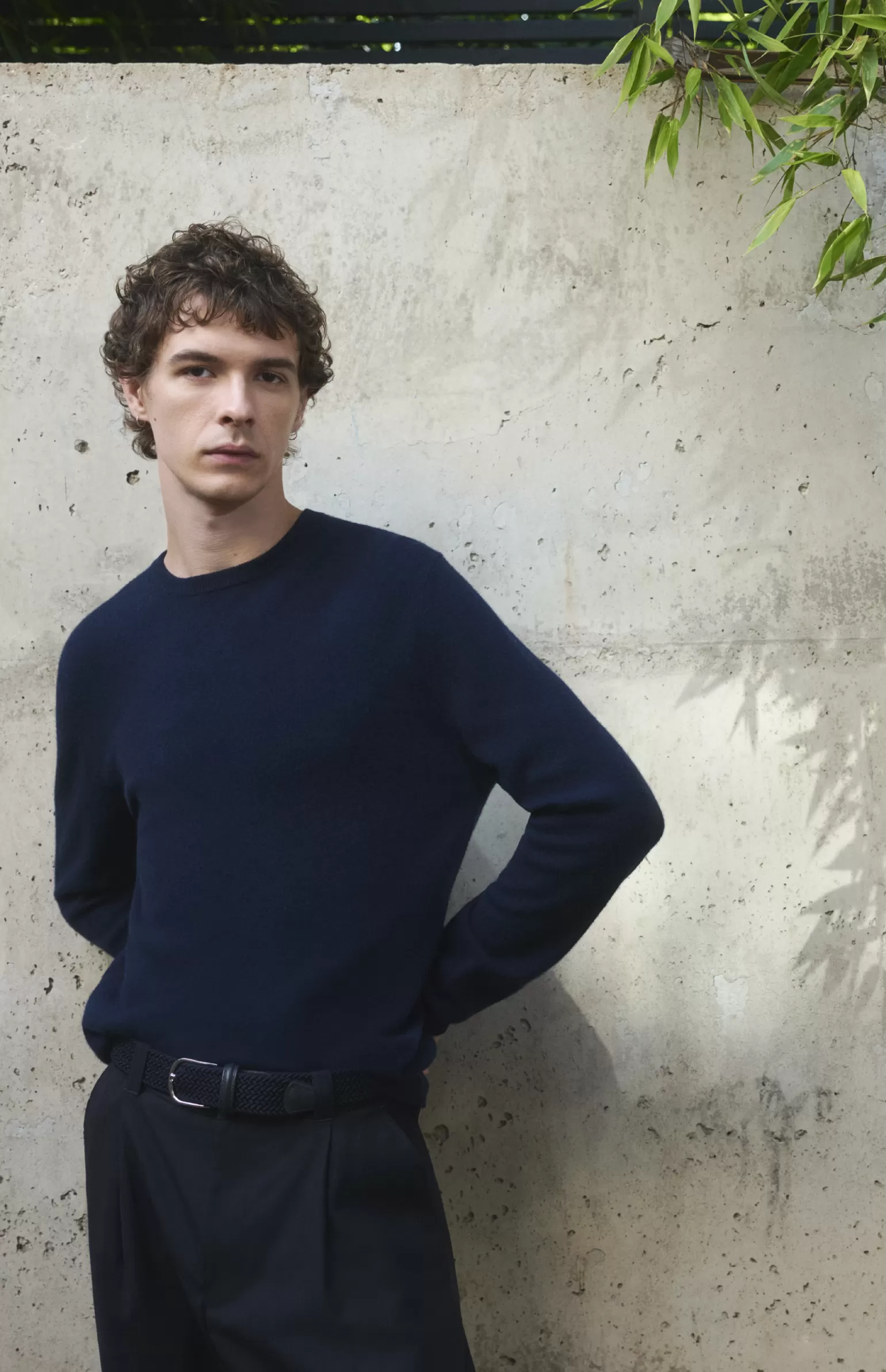 Pringle of Scotland Men's Classic Round Neck Cashmere Jumper In Navy Melange