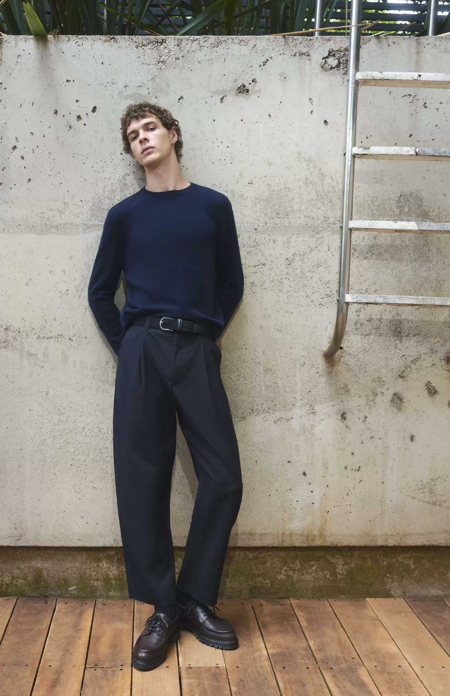 Pringle of Scotland Men's Classic Round Neck Cashmere Jumper In Navy Melange