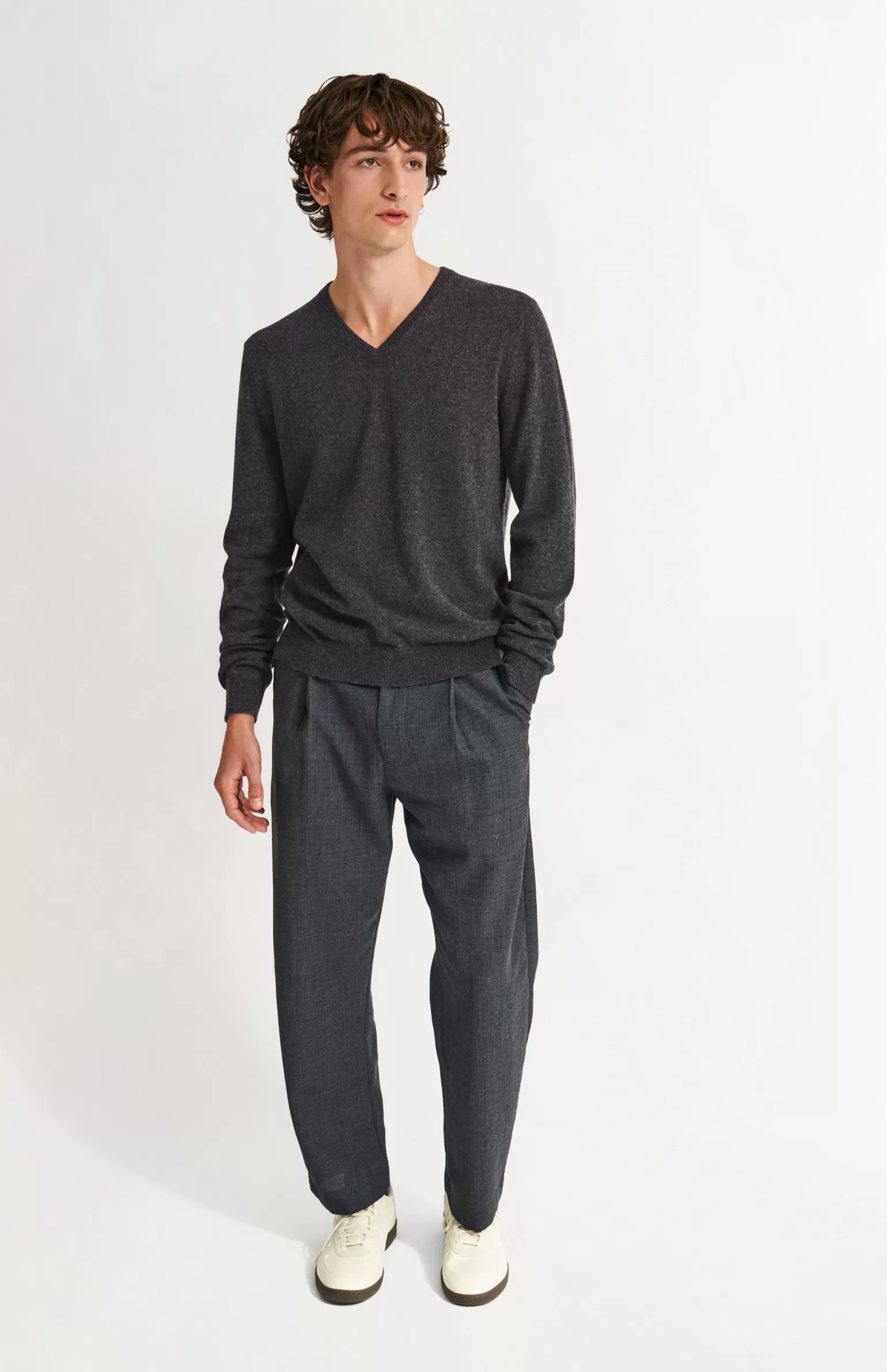 Pringle of Scotland Men's Classic V Neck Cashmere Jumper In Charcoal
