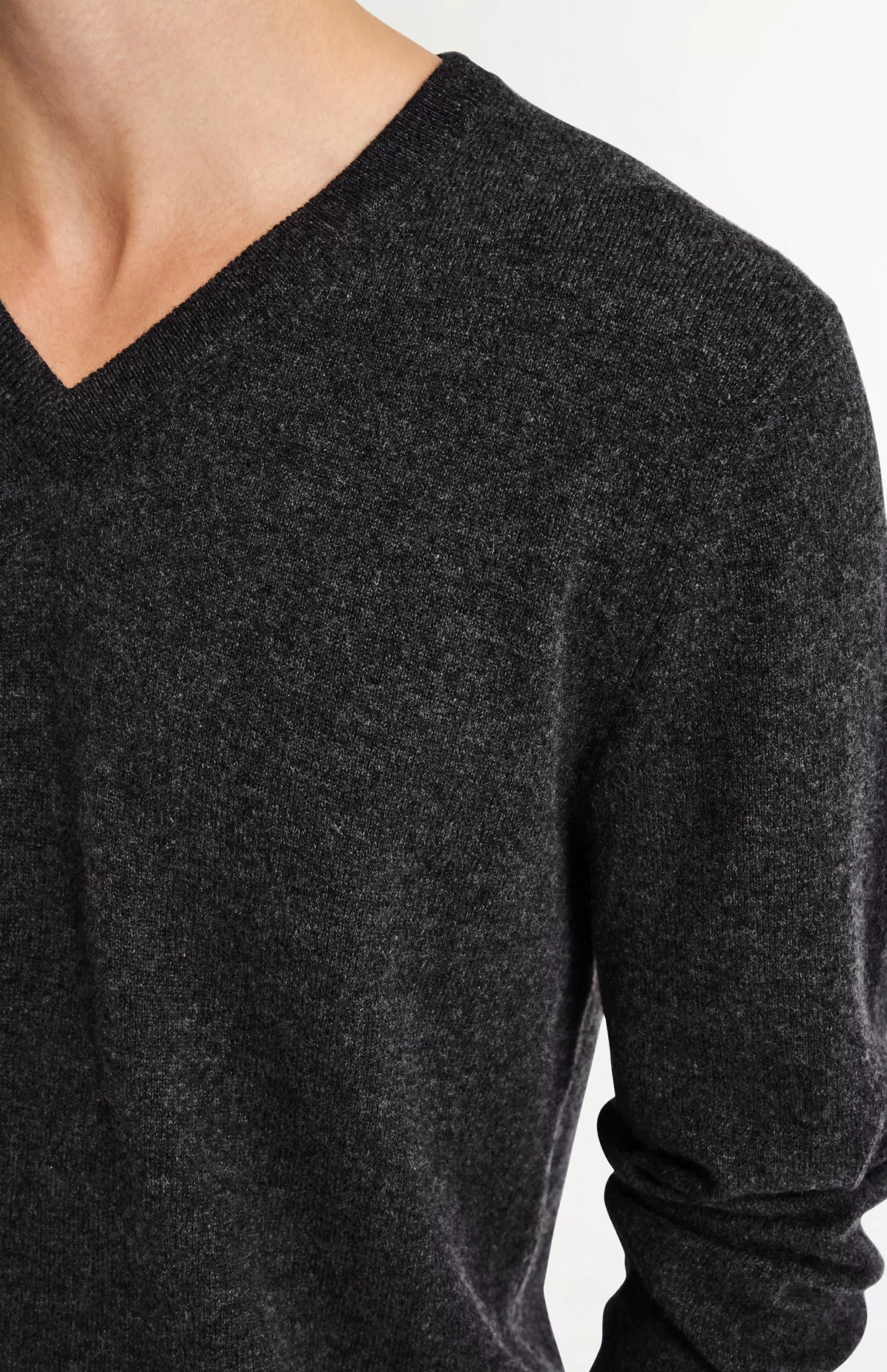 Pringle of Scotland Men's Classic V Neck Cashmere Jumper In Charcoal