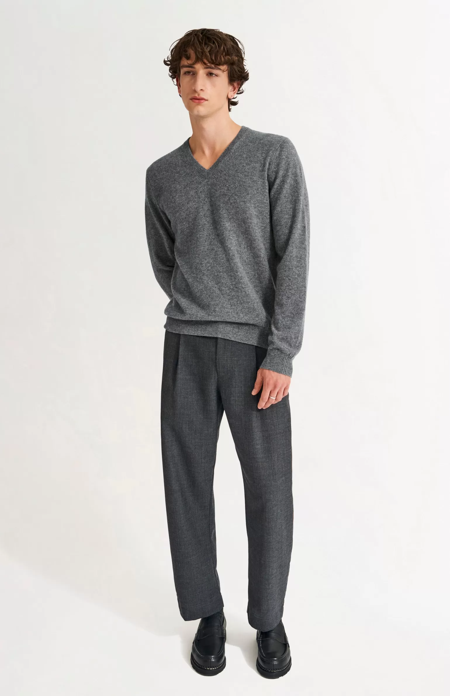 Pringle of Scotland Men's Classic V Neck Cashmere Jumper In Grey Melange