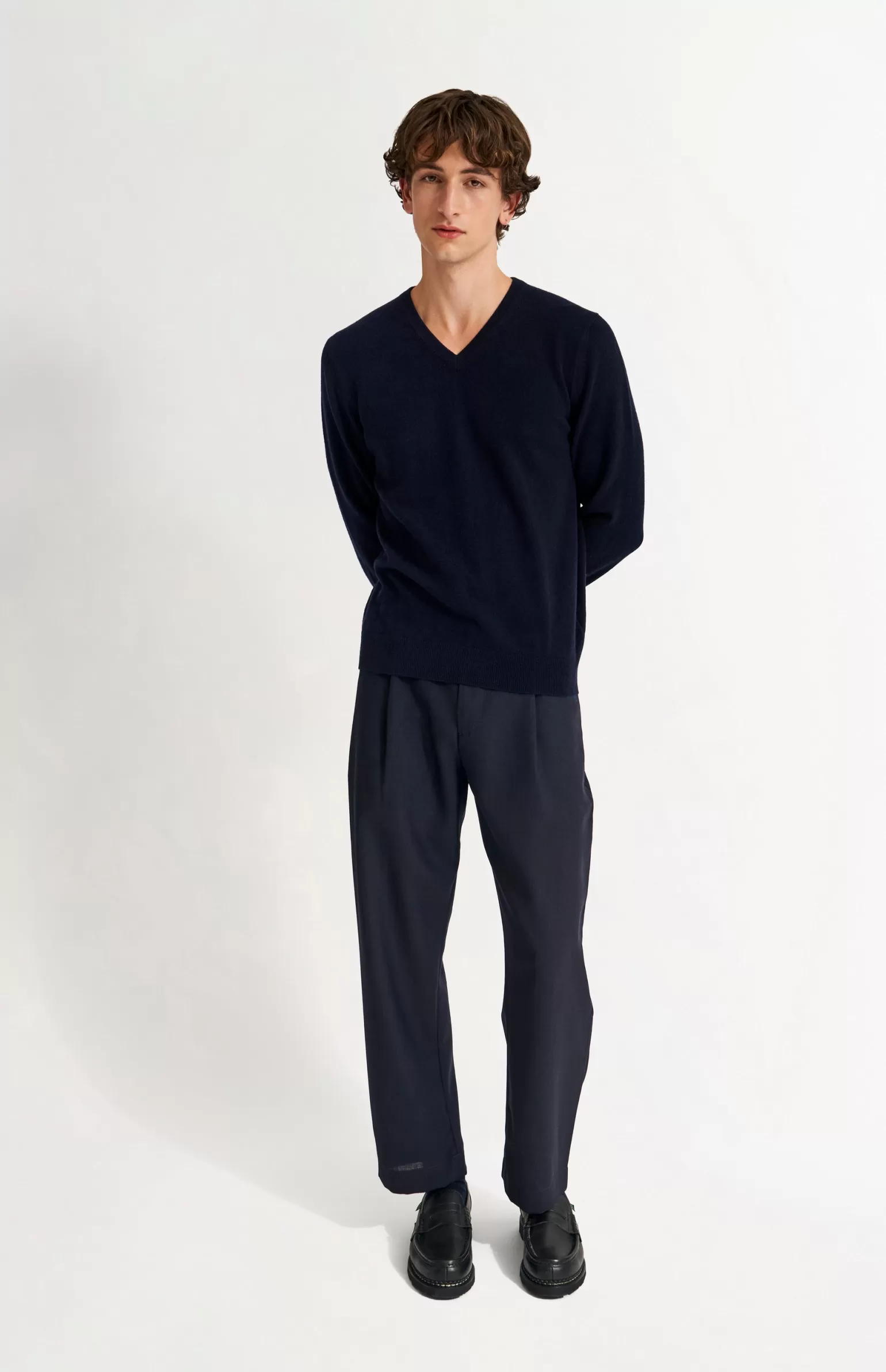 Pringle of Scotland Men's Classic V Neck Cashmere Jumper In Navy Melange