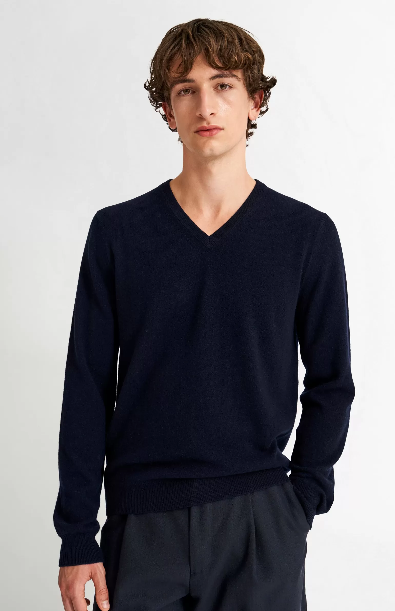 Pringle of Scotland Men's Classic V Neck Cashmere Jumper In Navy Melange
