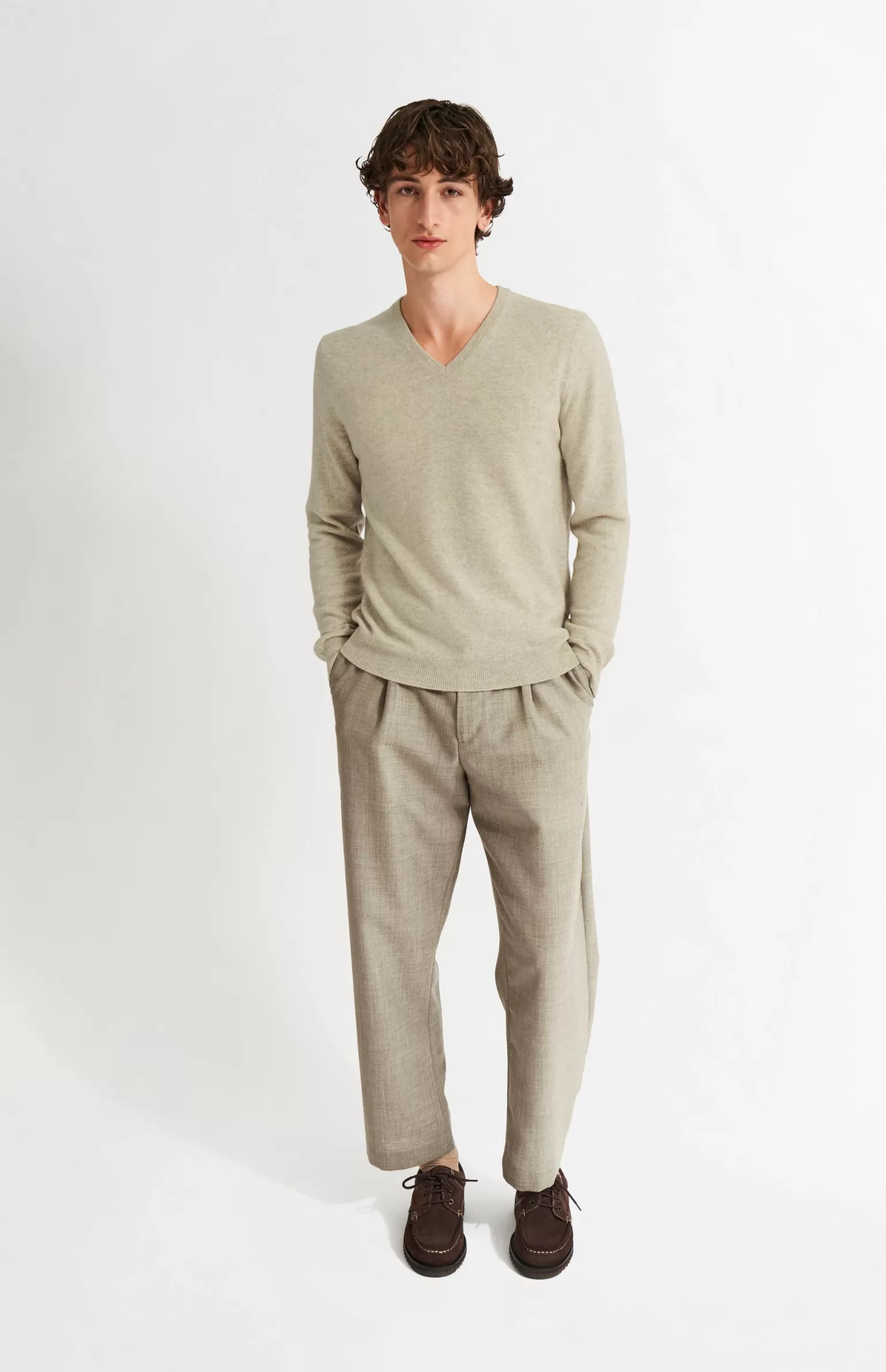 Pringle of Scotland Men's Classic V Neck Cashmere Jumper In Oatmeal