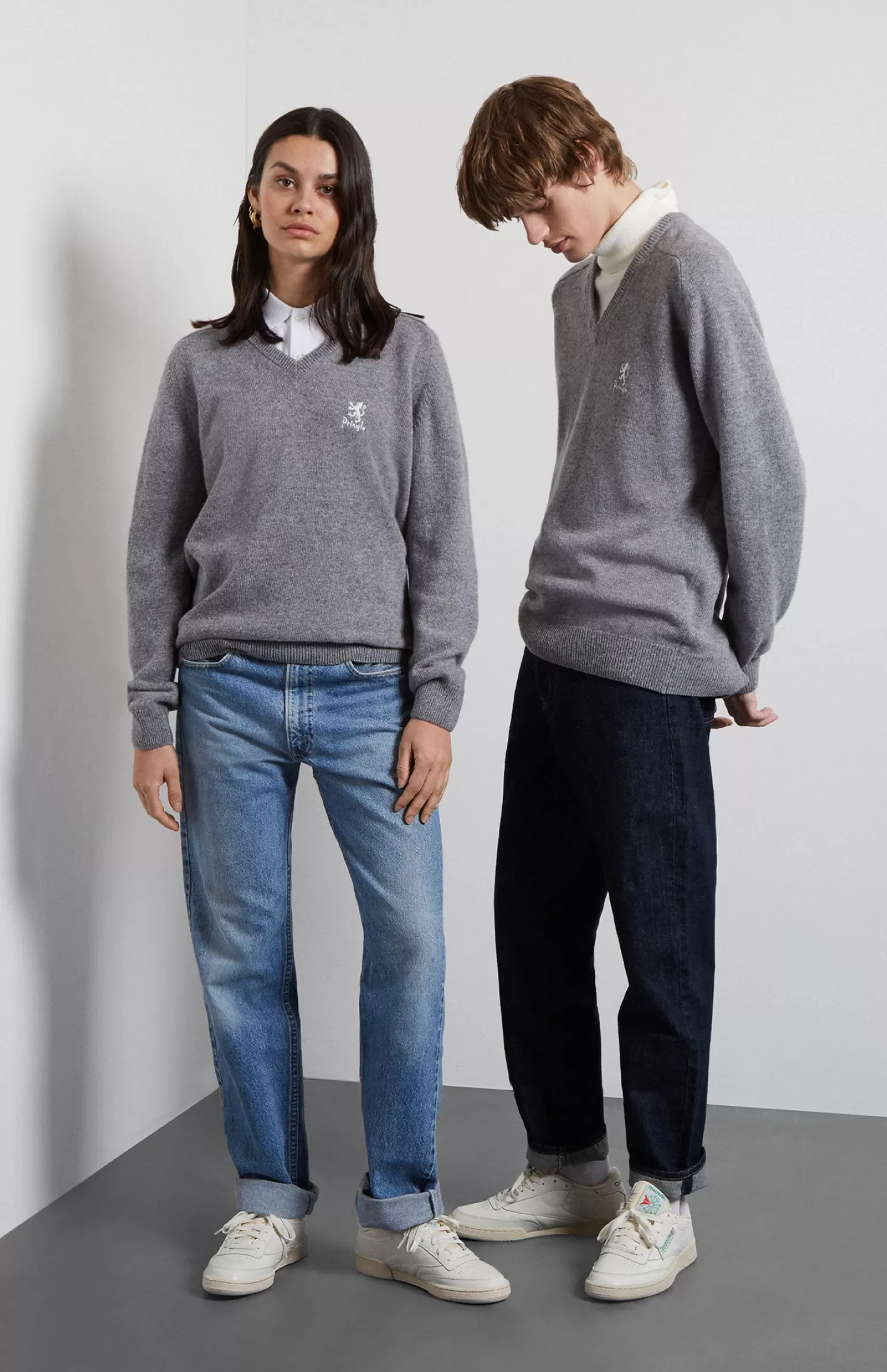Women Pringle of Scotland Women's Archive V Neck Lambswool Blend Jumper In Grey Marl