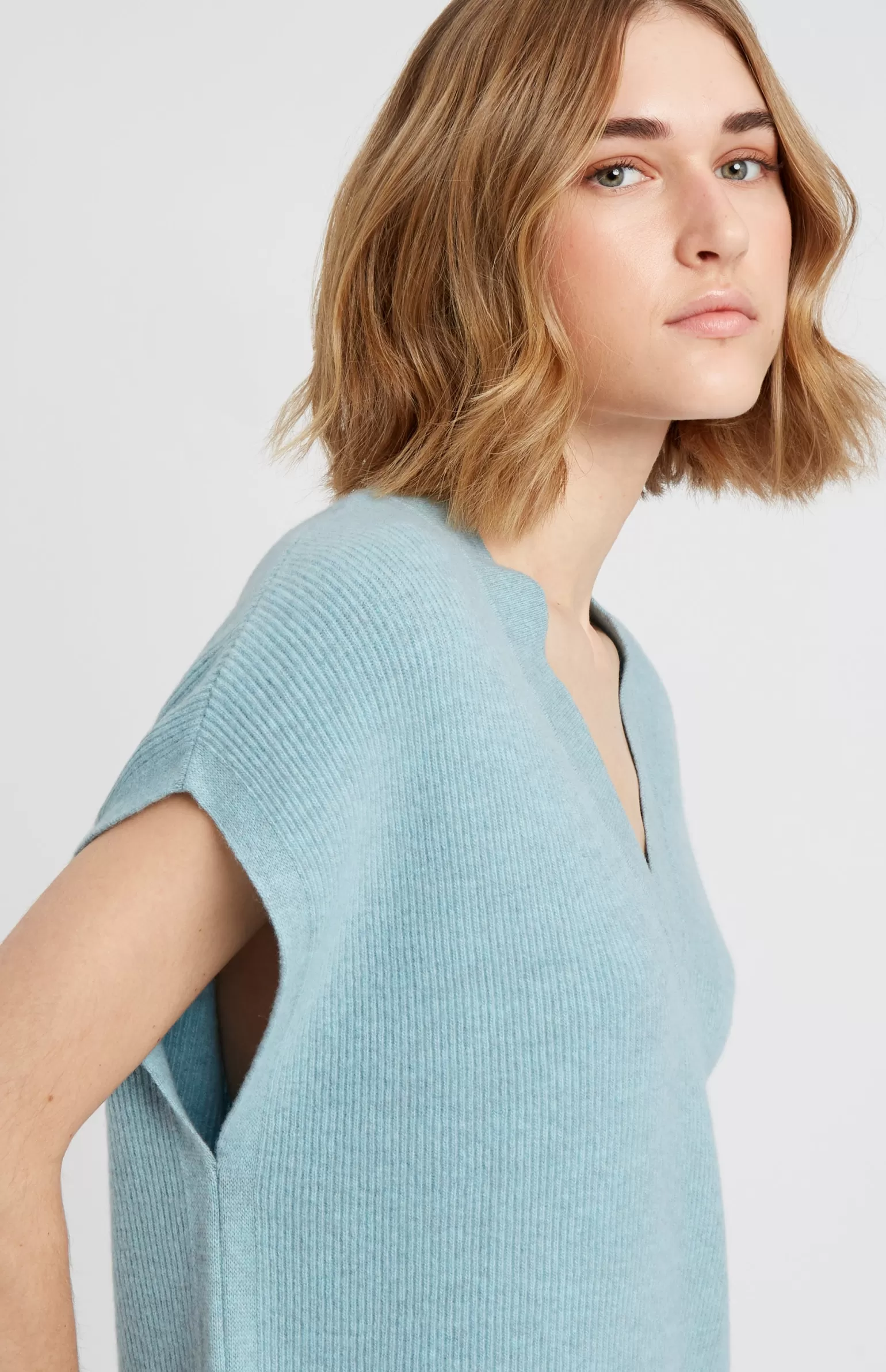 Women Pringle of Scotland Women's Cashmere Blend V Neck Sleeveless Jumper In Aqua Melange