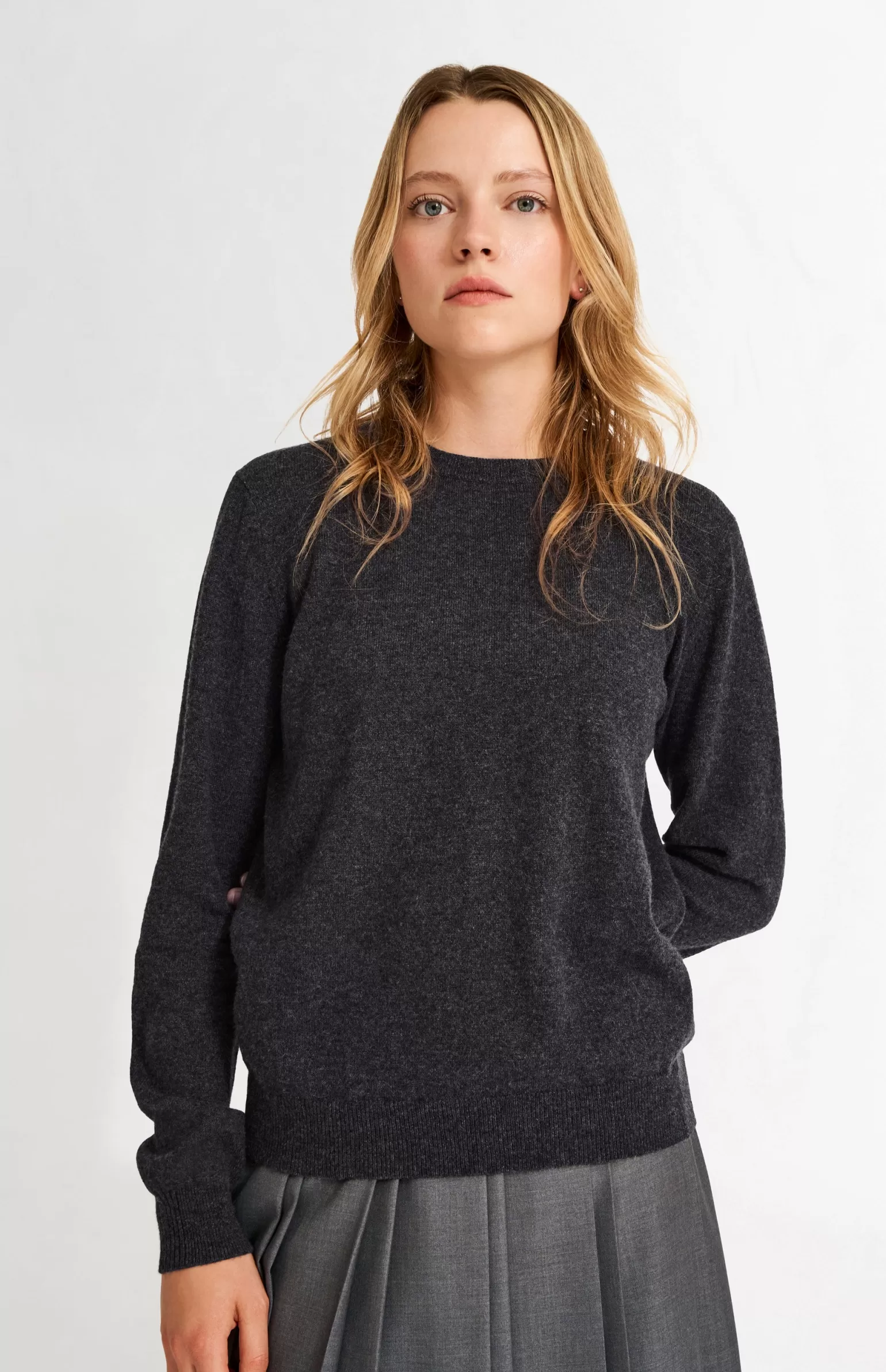 Women Pringle of Scotland Womens Classic Round Neck Cashmere Jumper In Charcoal